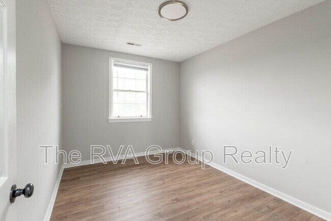 Building Photo - 3807 Woodlawn St