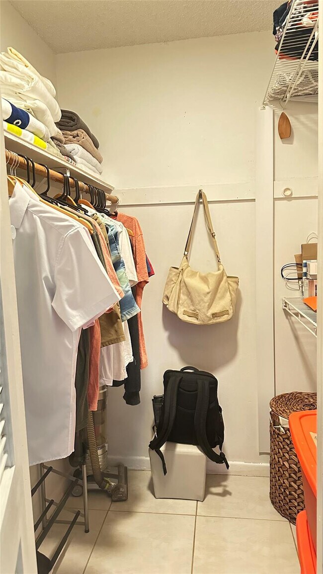 Building Photo - 4046 NW 19th St