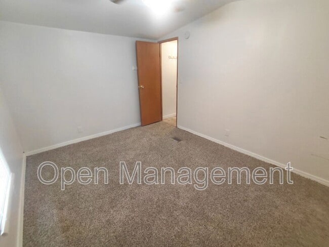 Building Photo - 301 Mantle Ave