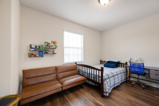 Building Photo - 4627 Miramar Dr