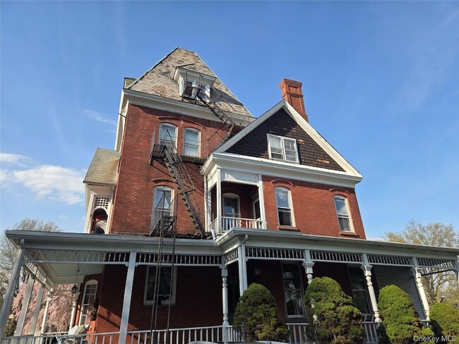 Building Photo - 514 Grand Ave