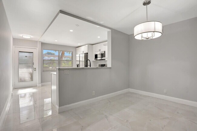 Building Photo - 2202 Lucaya Bend