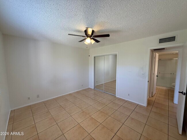 Building Photo - 415 N 64th Pl