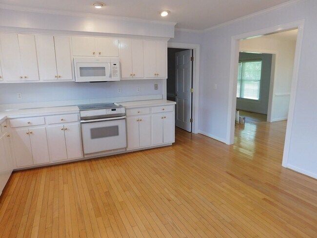 Building Photo - 3701 Lavenham Rd