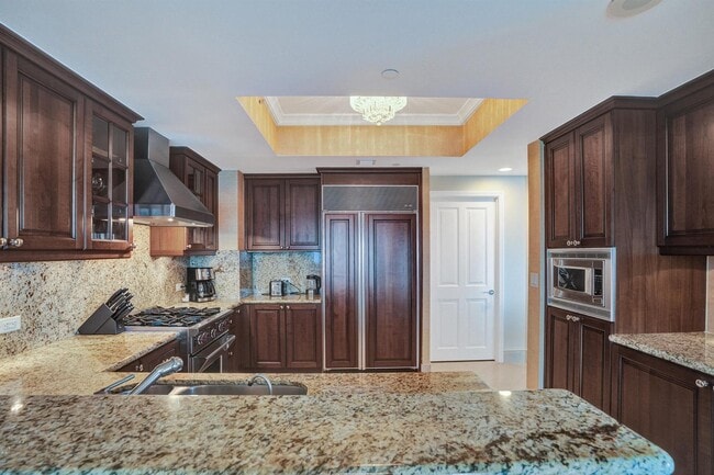 Building Photo - 17875 Collins Ave