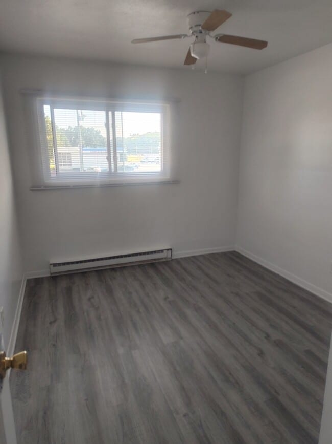 Building Photo - 1039 Sheridan Rd