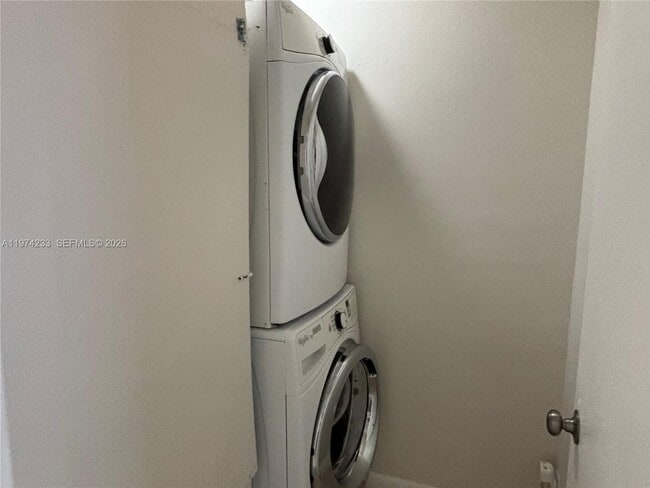 Building Photo - 543 SW 61st Terrace