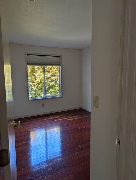 Building Photo - 2622 235th Ct NE