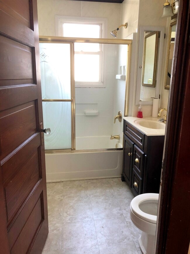 Upstairs Bathroom - 106 OH-151