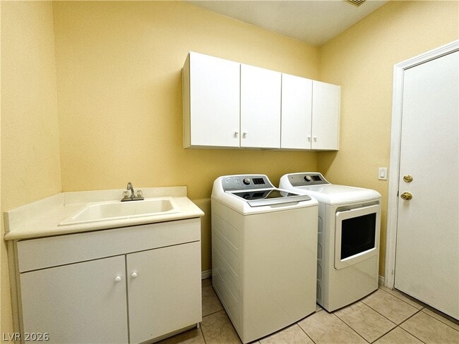 Building Photo - 3183 Cardino Ct