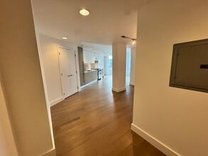 Building Photo - 8 Buchanan-301