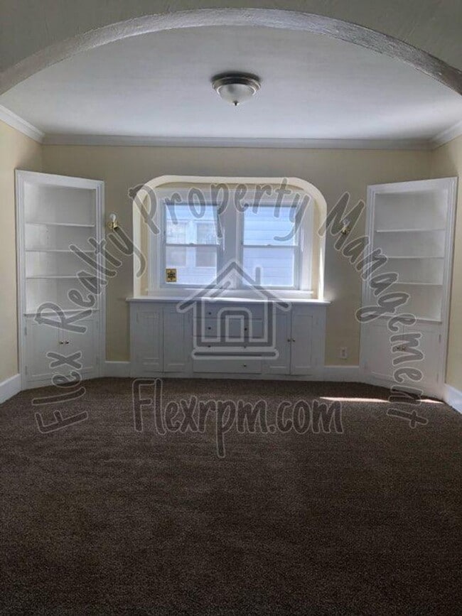 Building Photo - House for rent near the campus of UT