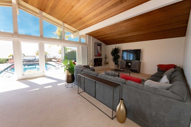Building Photo - Amazing La Jolla North PB home with panoramic views of the ocean, bay and downtown