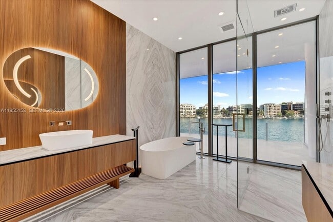 Building Photo - 5 Grove Isle Dr