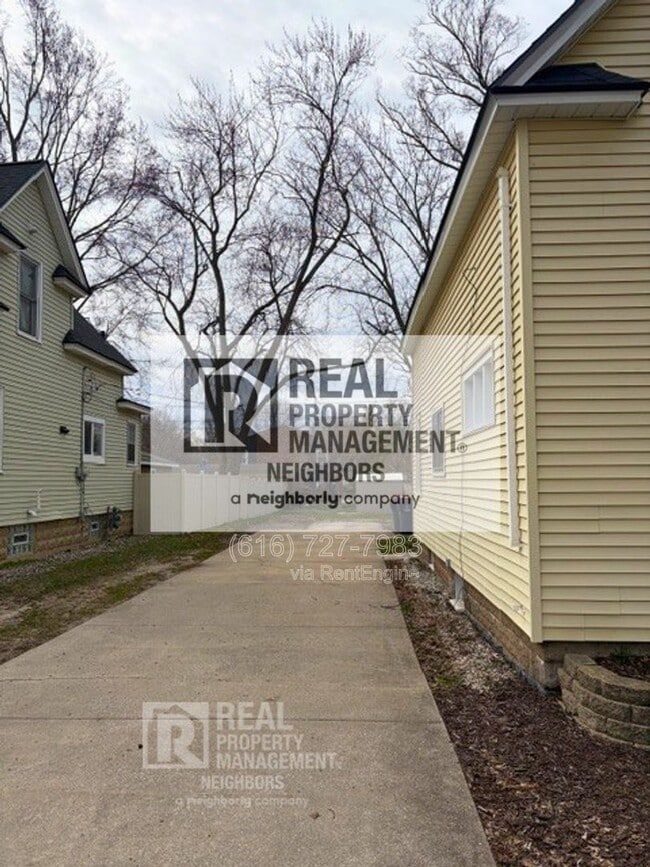 Building Photo - 88 E 18th St