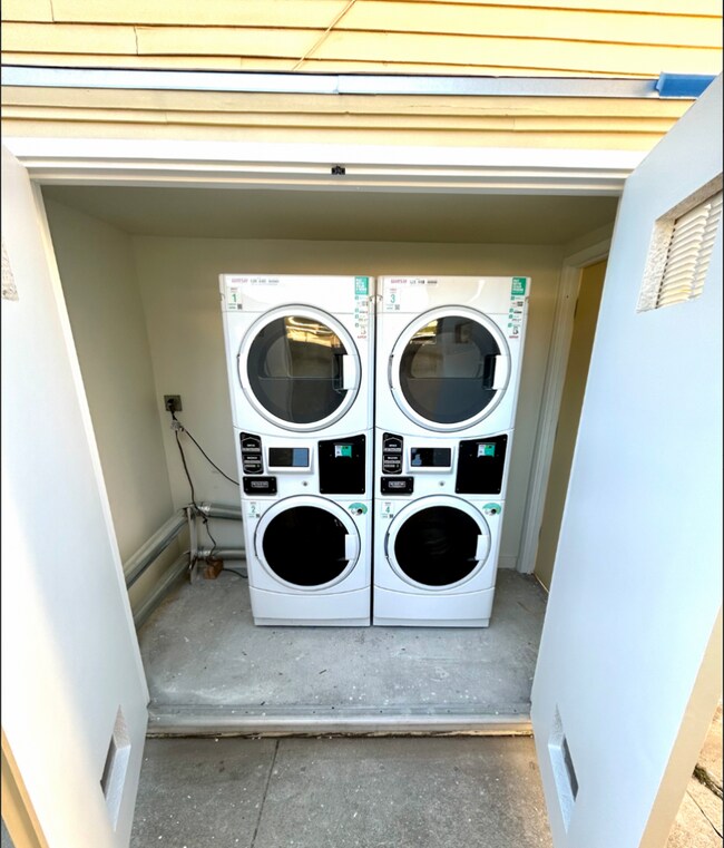 Building Photo - Studio - Downtown Santa Barbara