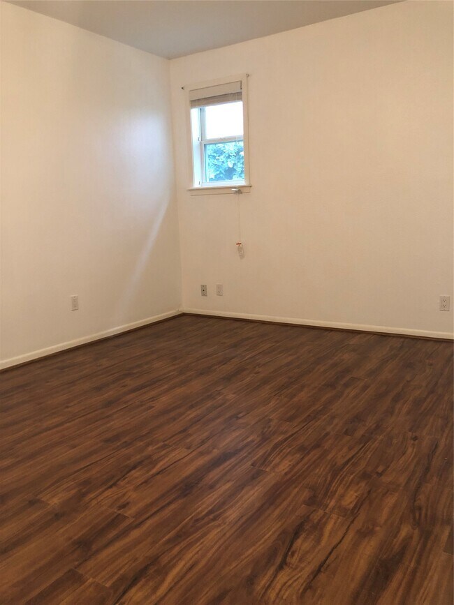 Building Photo - 4236 Ruskin St