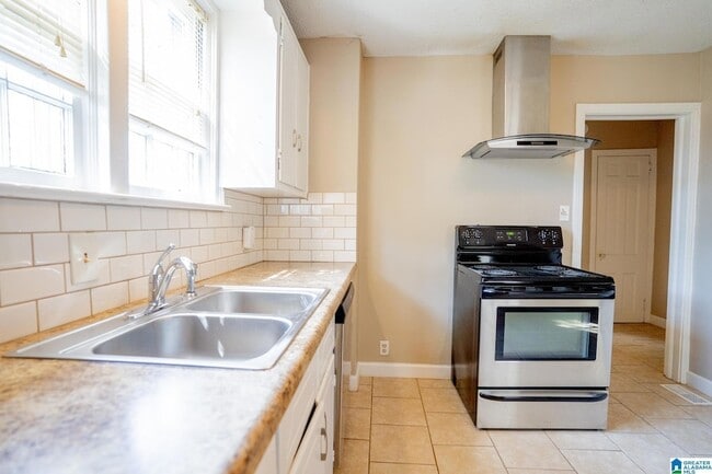 Building Photo - 9 Edgehill Rd