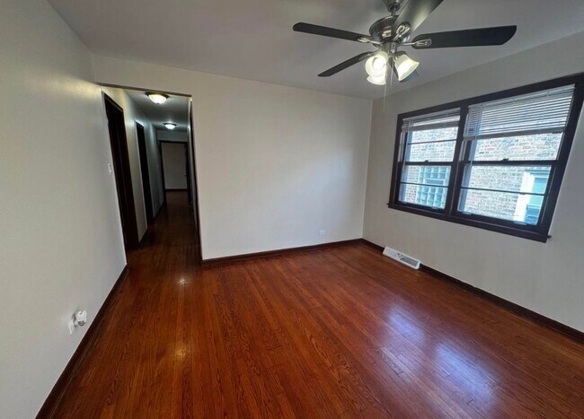 Building Photo - 725 Brummel St