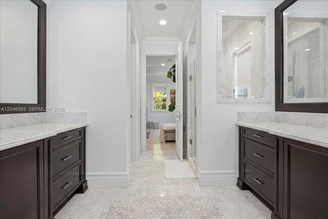 Building Photo - 4734 Sunset Dr