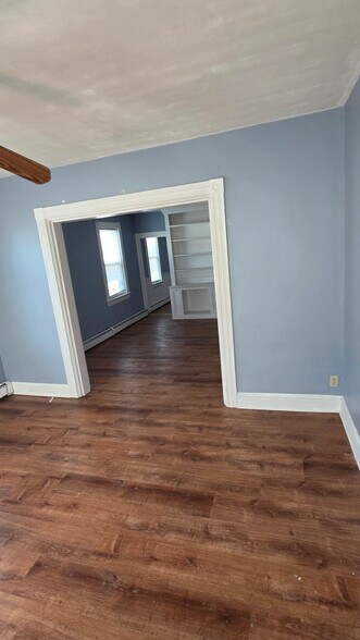 Building Photo - 104 Vandewater St
