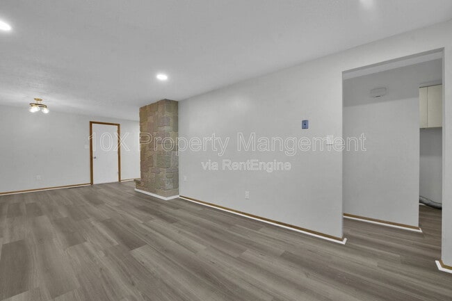 Building Photo - 1638 Parkinson Dr