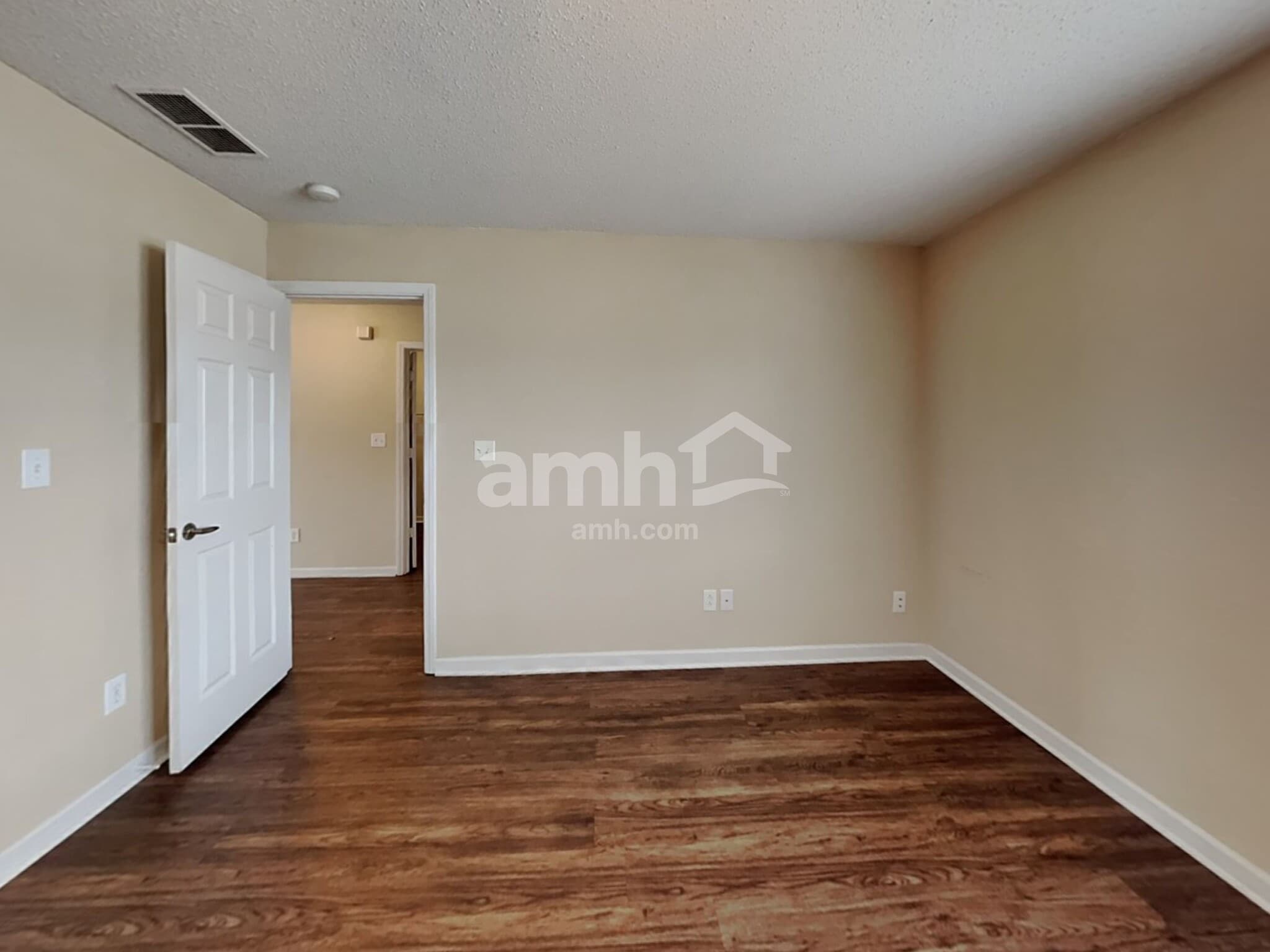 Building Photo - 888 Hollowood Ln