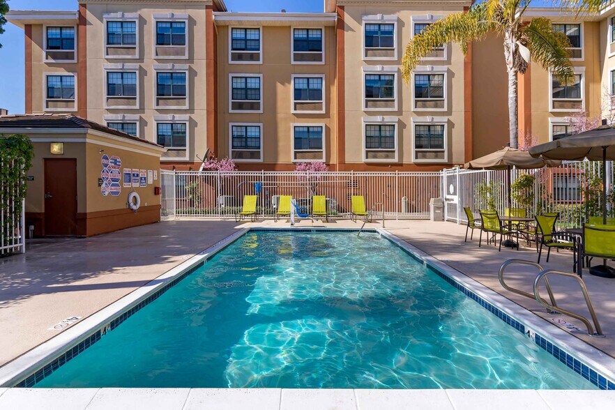 Building Photo - Furnished Studio-Union City - Dyer St.