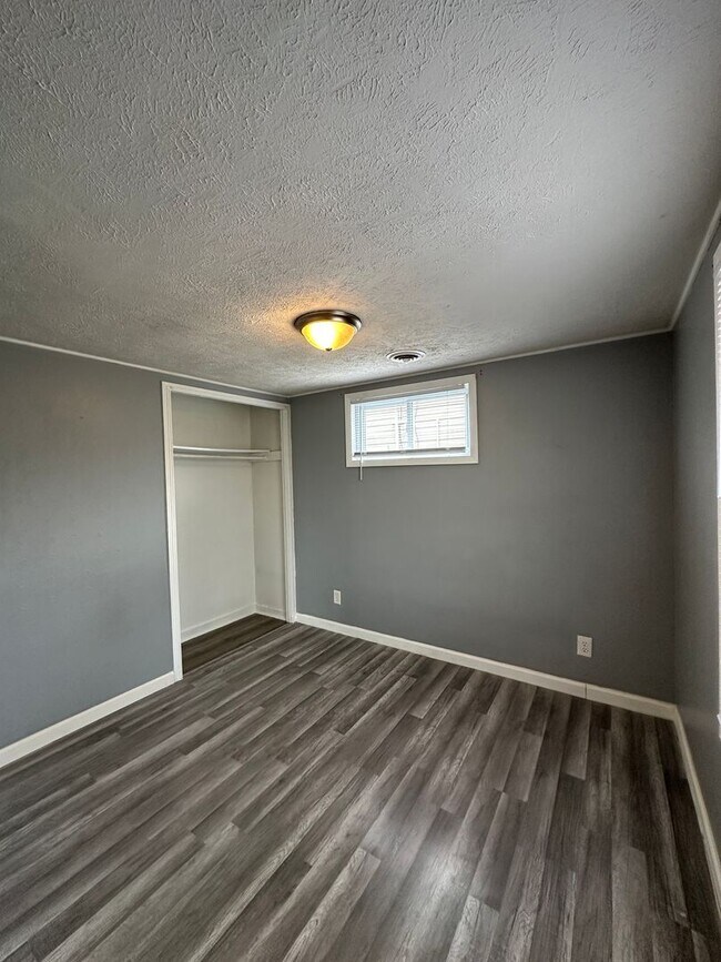Building Photo - Your Yorktown Home Base | Love Coming Home