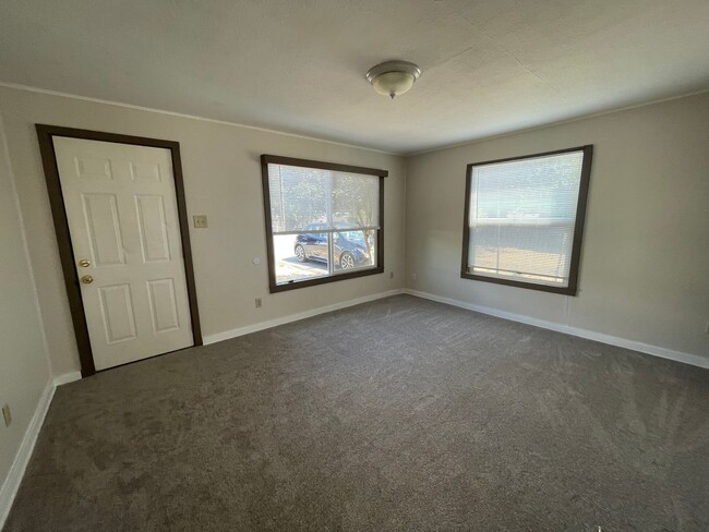 Building Photo - 2-Bedroom, 1-Bath Cottage