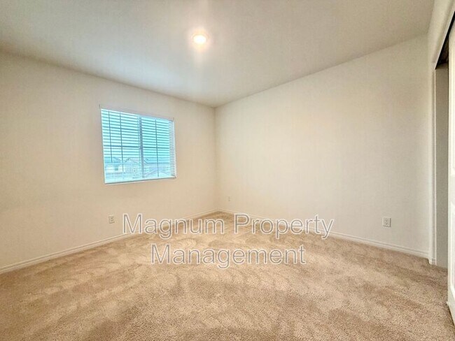 Building Photo - 34124 Thistlewood Ave