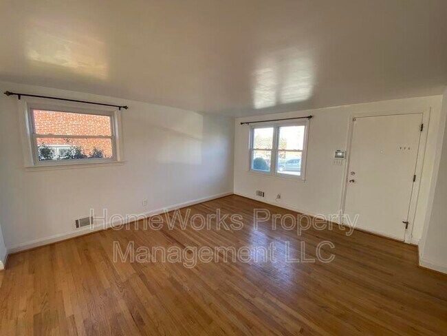 Building Photo - 1127 Deanwood Rd