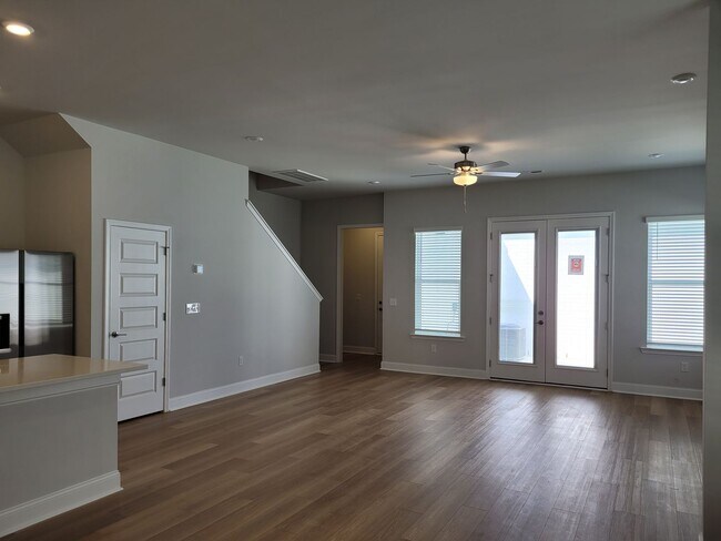 Building Photo - OPEN HOUSE THIS SUNDAY  Madison City - Cli...