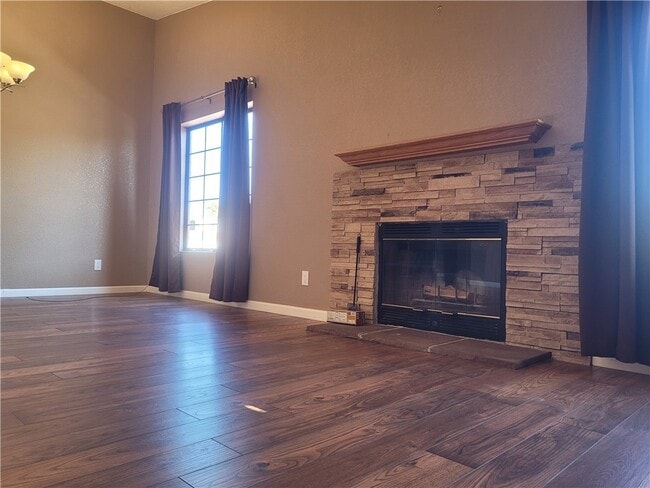 Building Photo - 3835 Smoketree Cir