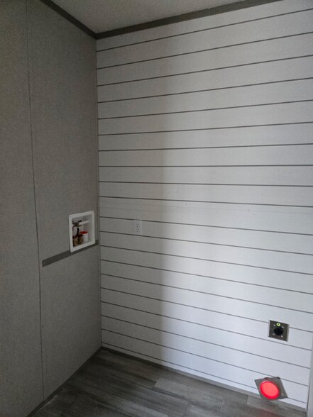 Building Photo - 29 Lakeview Dr