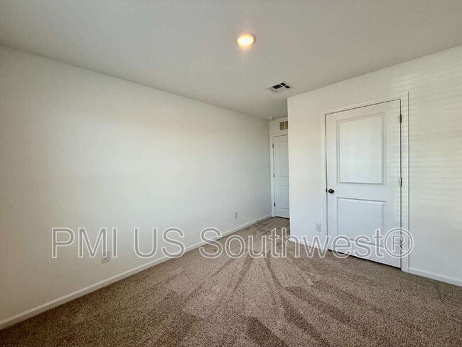 Building Photo - 2580 View Way