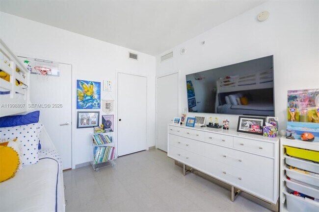 Building Photo - 68 SE 6th St