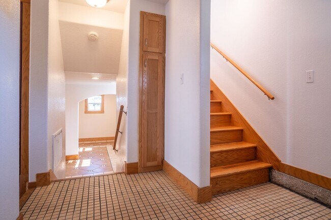 Building Photo - 3-bedroom 2-bath House SW Albany $2,395