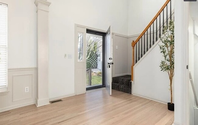 Building Photo - Spacious and Elegant 4 BR 4 BA Home in Olathe!