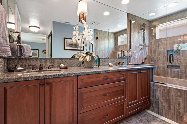 Building Photo - 78505 Vista Del Fuente