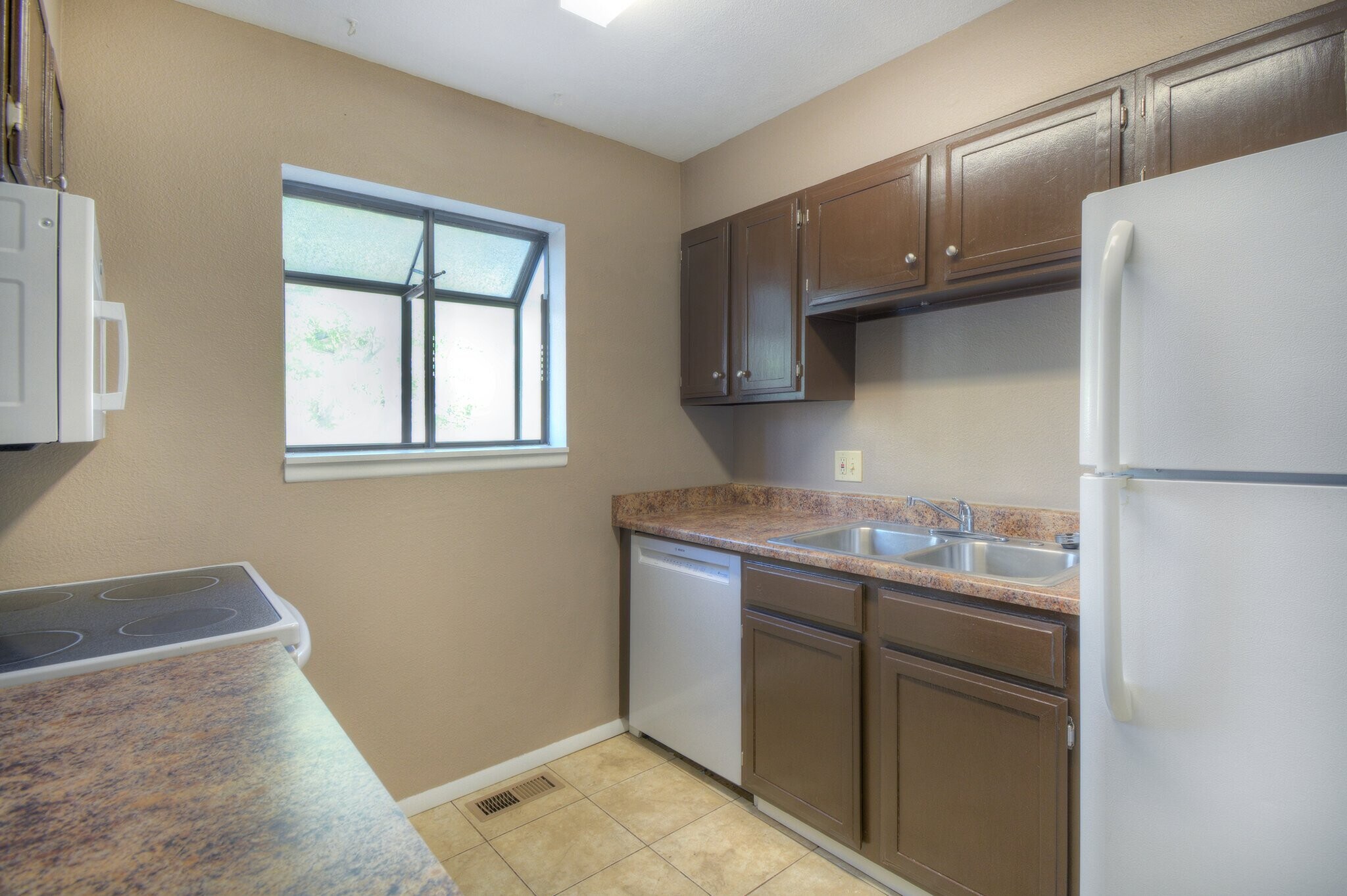 Building Photo - 16 Old Broadmoor Rd