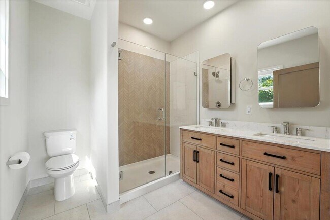 Building Photo - 440 NORTH Ave E