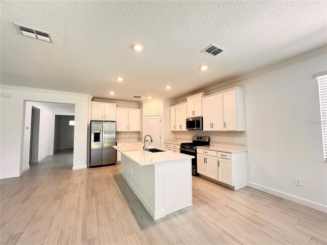 Building Photo - 17132 Holly Wl Ave