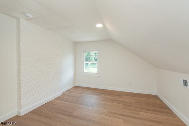 Building Photo - 160 Bloomfield Ave