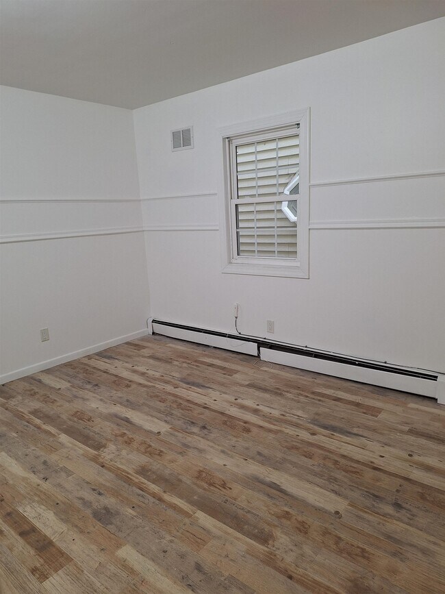 Building Photo - 169 W 51st St