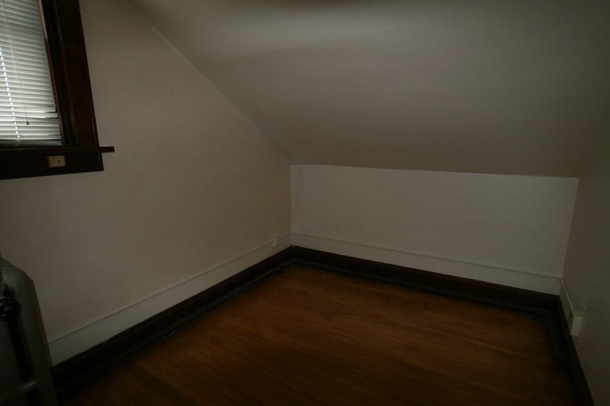 Den - 2108 E Washington Ave