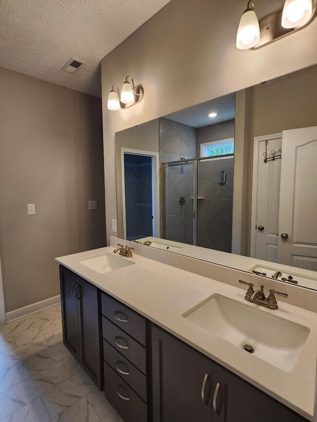 Building Photo - 111 Clearwater Harbor