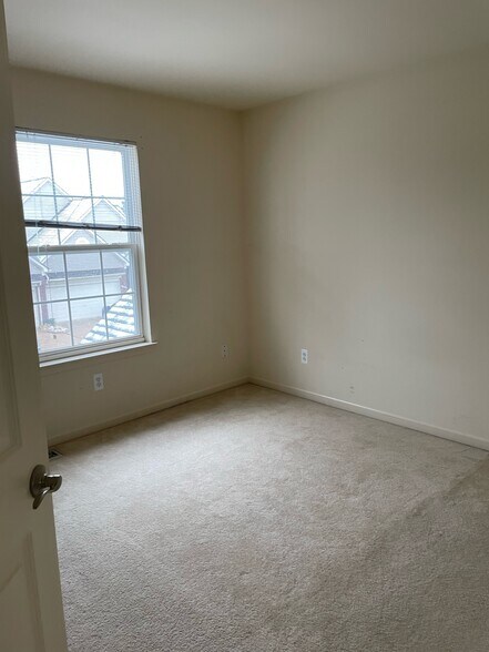 Building Photo - 23950 Noble Dr