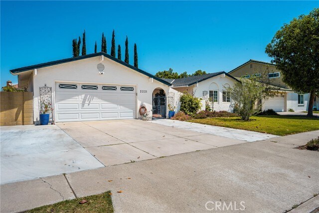 Building Photo - 2221 E Viking Ave