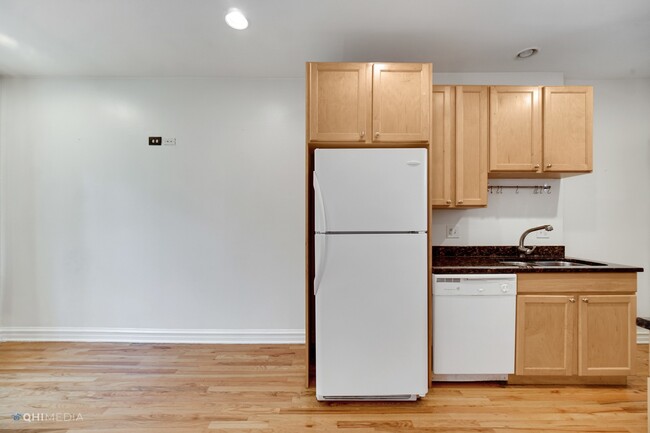 Building Photo - 5252 S Drexel Ave